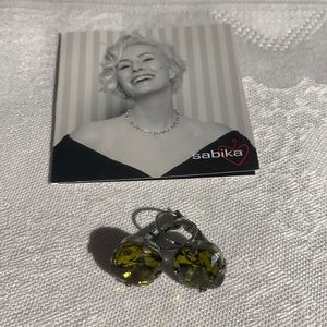 Sabika Golf Earrings Peridot Crystal